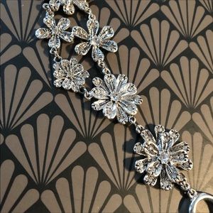 Jewelry - NEW Beautiful Flowers and Crystal Silver Bracelet Jewelry - NEW Beautiful Flowers and Crystal Silver Bracelet
